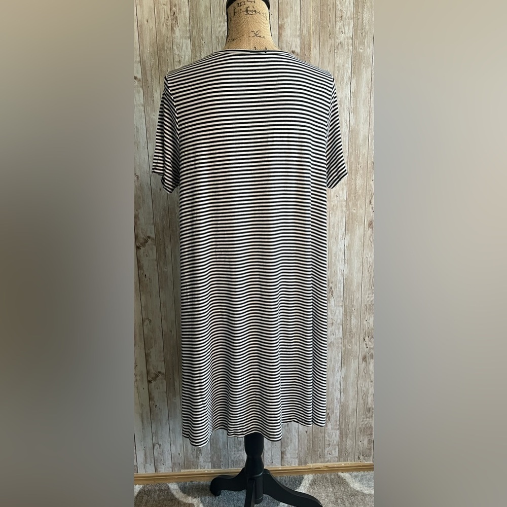 Jolie Black And White Striped T-Shirt Dress — image 4 of 6